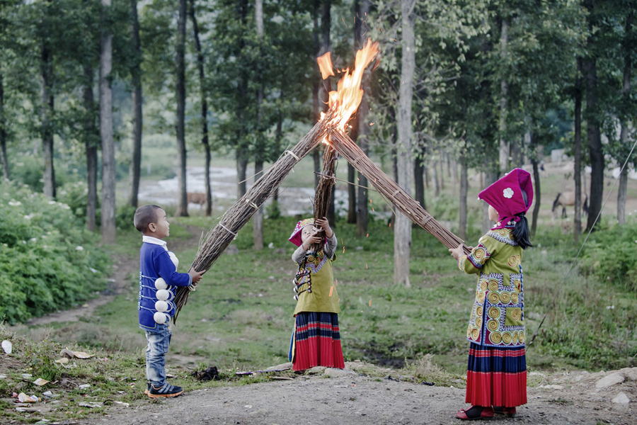 People of Yi ethnic group celebrate Torch Festival