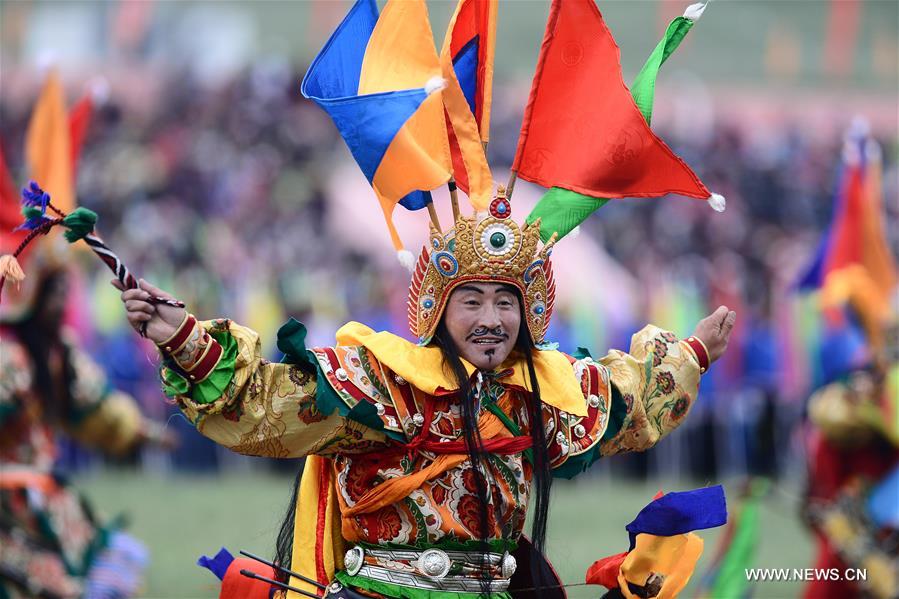 Traditional horse racing festival opens in Qinghai