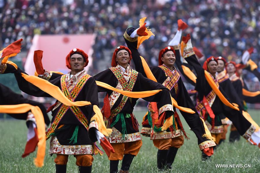 Traditional horse racing festival opens in Qinghai