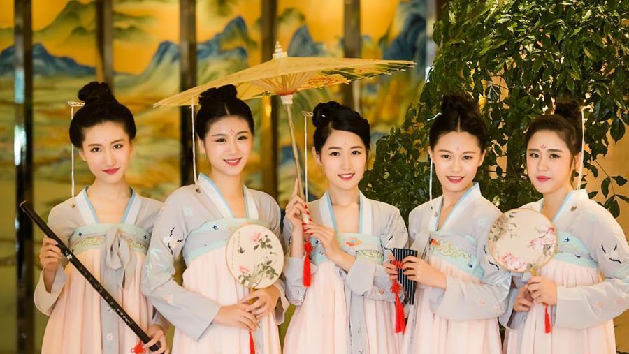 Shaoxing 'wine ladies' to promote local specialty to younger generation