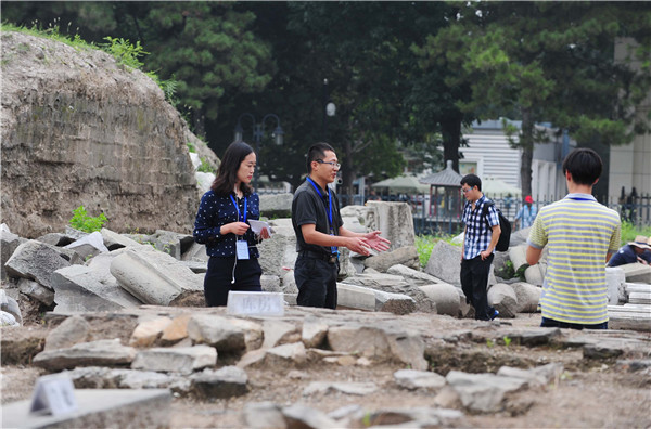 Live broadcast of archaeological excavation at Old Summer Palace in Beijing