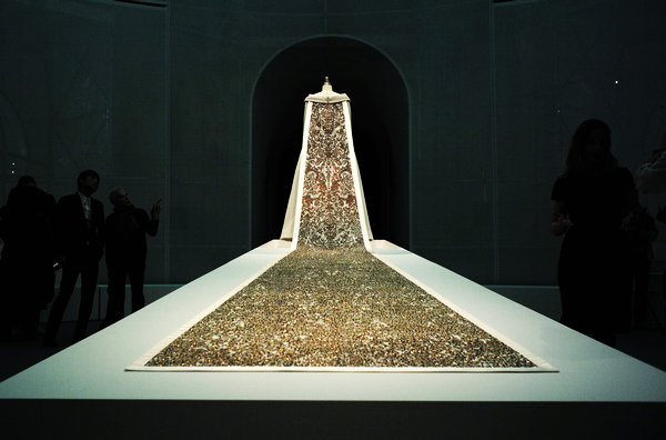 NY's Met extends hit fashion exhibition