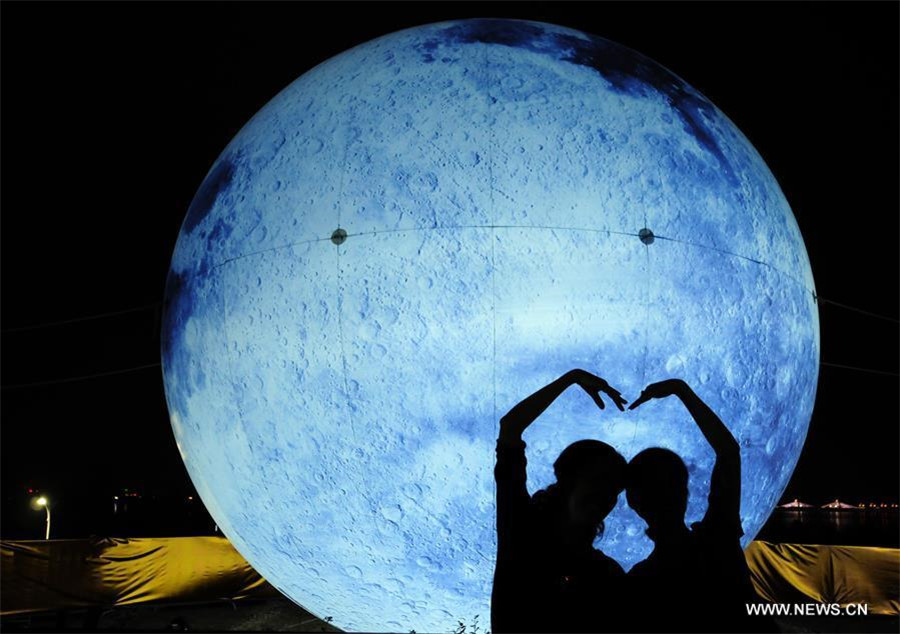 Man-made moons erected to greet Chinese traditional Mid-Autumn Festival