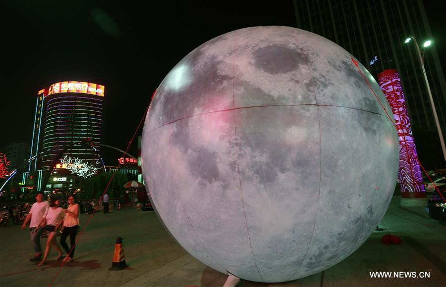 Man-made moons erected to greet Chinese traditional Mid-Autumn Festival