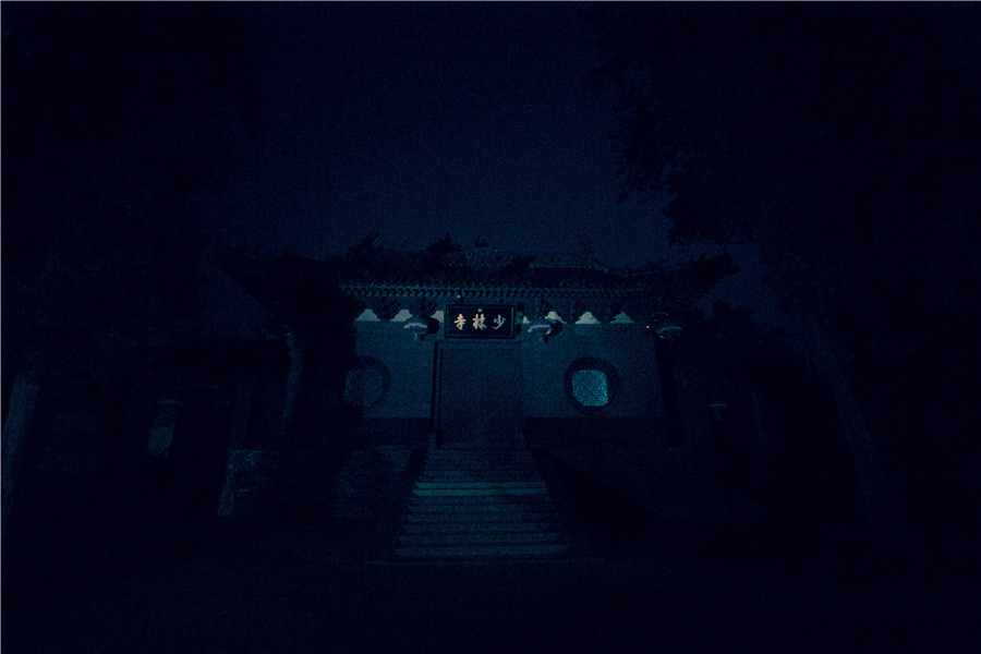 Stunning photos reveal Shaolin Temple at night