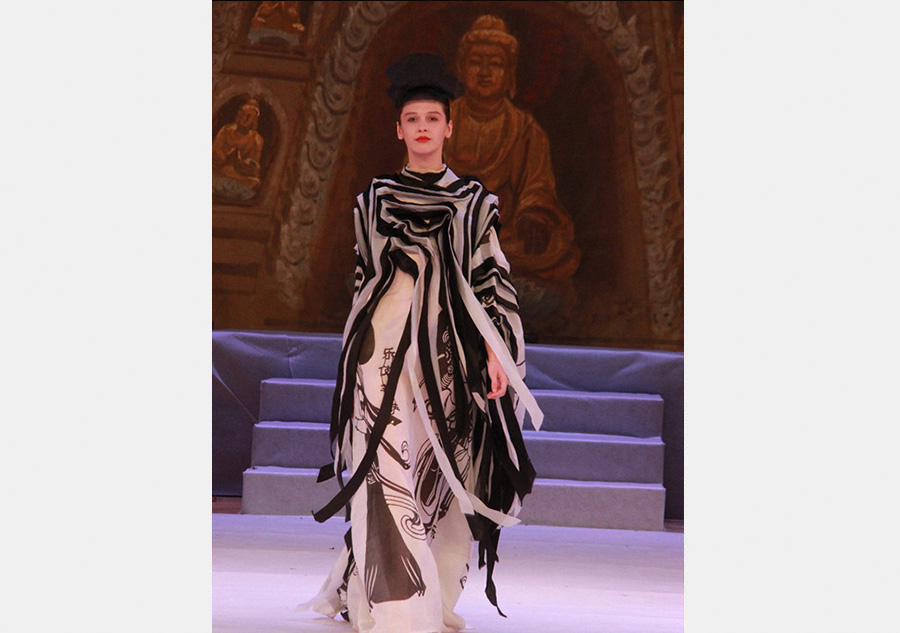 Fashion show of Dunhuang Cultural Expo