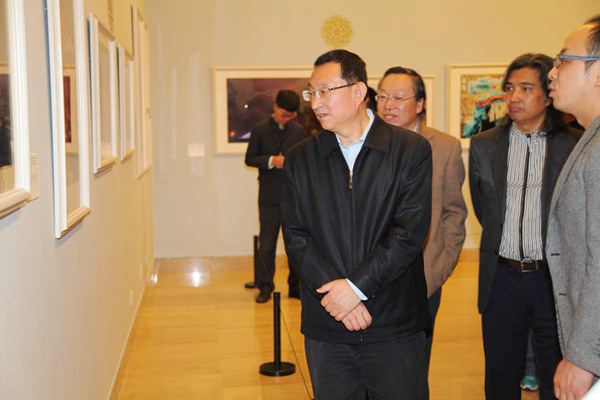 Culture Minister visits 'Happy Chinese New Year' photo exhibition in Beijing