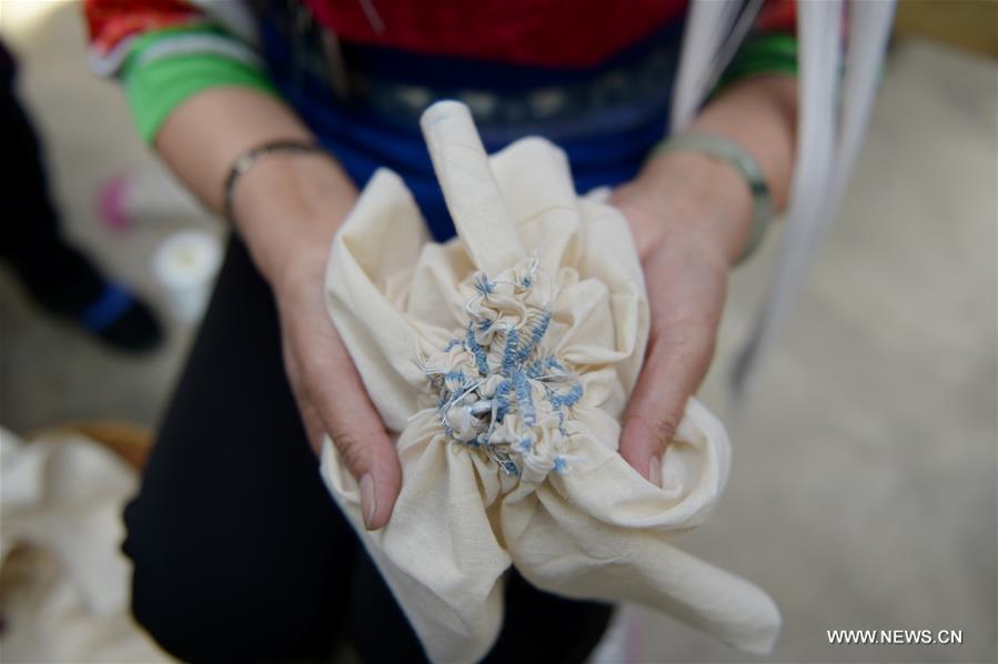 Tie-dyeing process: traditional folk technique of Bai ethnic group[7 ...