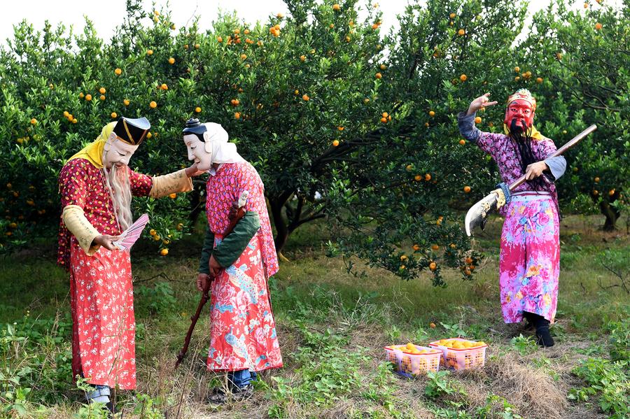 Actors perform Nuo dance to celebrate orange harvest