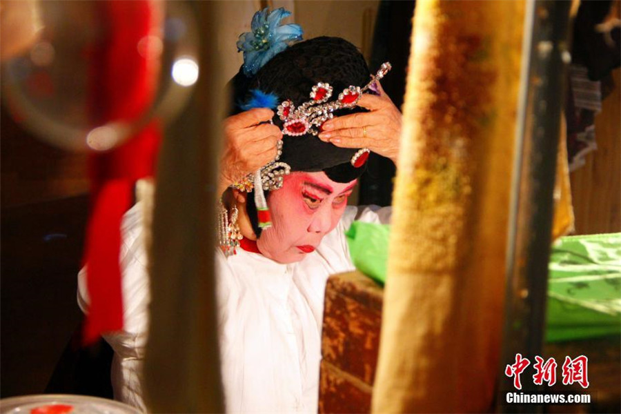 Seniors strive to preserve Guiju Opera in SE China's Guangxi