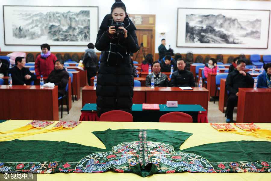 Replicas of ancient imperial robes revealed in Beijing