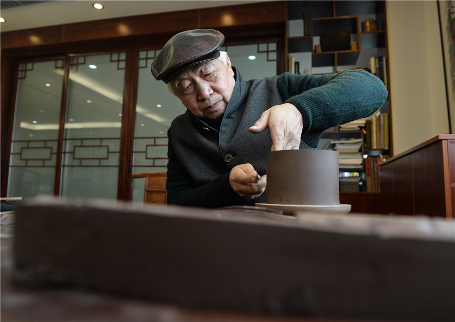 Inheritor preserves old tradition of making Yixing Zisha teapots