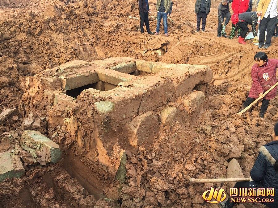 Tombs with elaborate carvings found in SW China