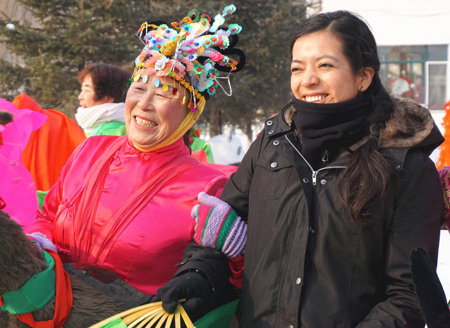 Foreigners experience Chinese New Year celebrations in Tonghua