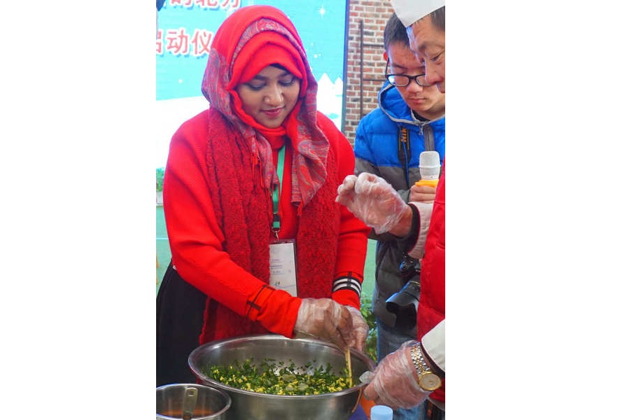 Foreigners experience Chinese New Year celebrations in Tonghua