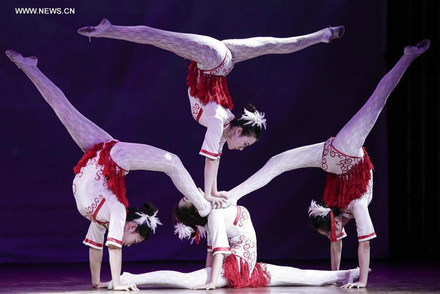 China's acrobatic troupe performs underground shows in Colombia