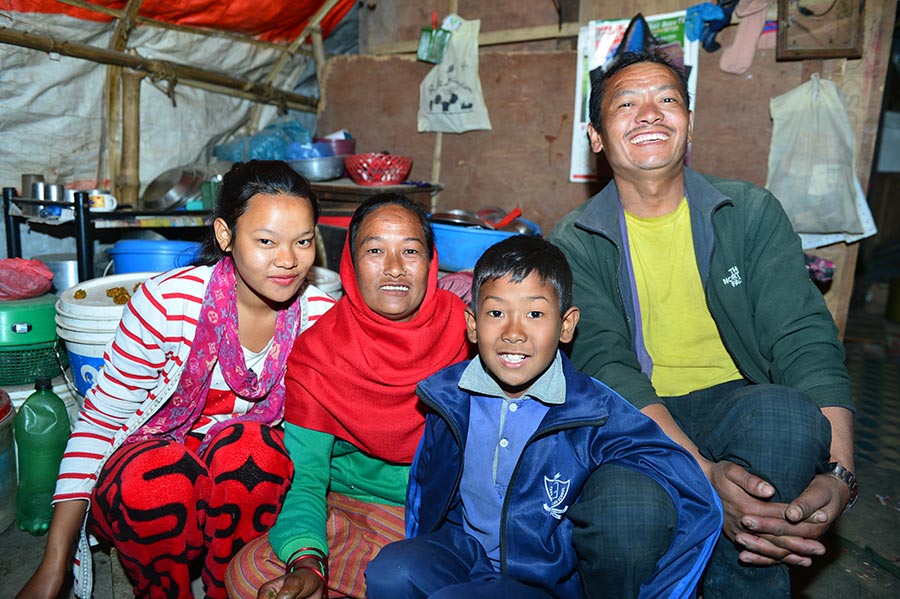 25-year-old student takes photos for quake-hit Nepalese families