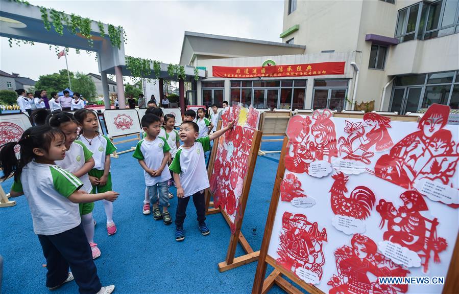 Children attend intangible cultural heritage activity in Zhejiang province
