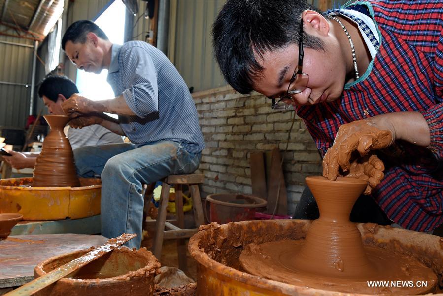 Pic story: Technique of making Jianzhan porcelain