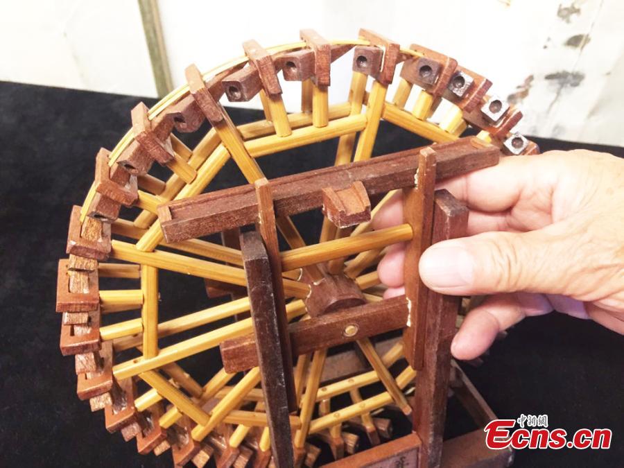 Old man creates miniature waterwheels without nails