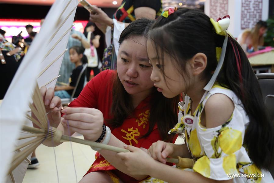 Children learn traditional intangible cultural heritages in E China