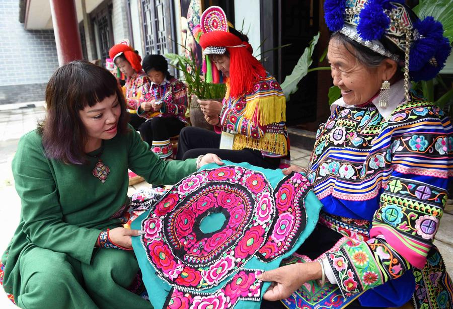 Ethnic embroidery show in SW China's Yunnan