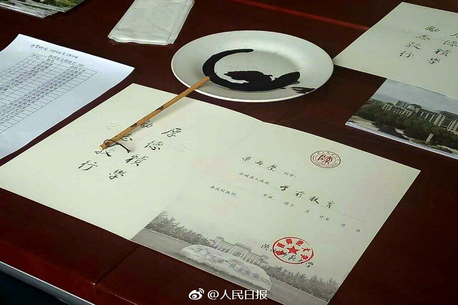 Chinese university sends handwritten admission letters to new students