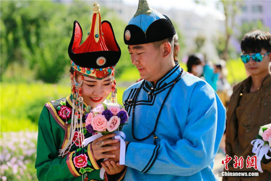 China's many cultures on display in mass wedding