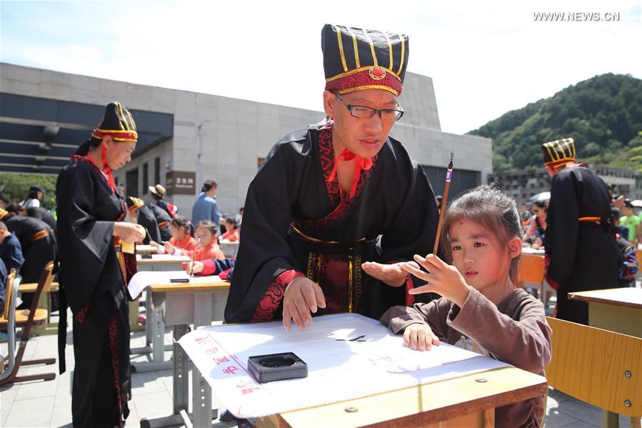 Cultural festival held at Mutianyu section of Great Wall in Beijing