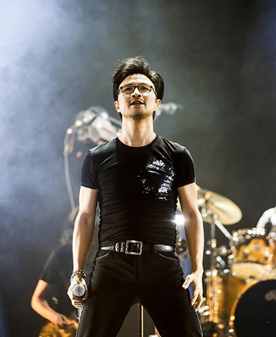 Rock performer Wang Feng begins tour