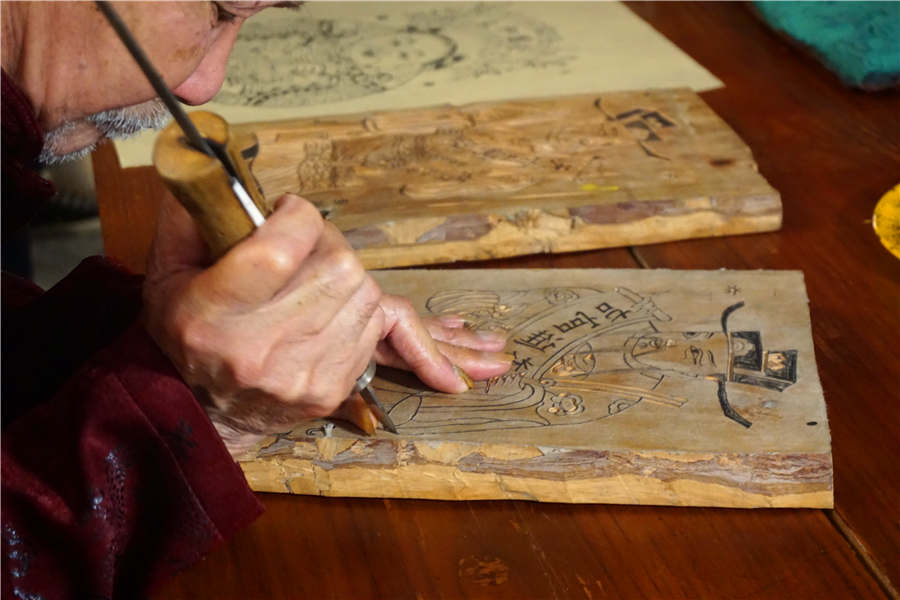 Cùng tìm hiểu về nghệ thuật đục gỗ - một trong những bộ môn nghề phát triển từ thiên nhiên. Bạn sẽ bị mê hoặc bởi những chi tiết tinh xảo được tạo ra từ một khối gỗ nguyên khối. Hãy để chúng tôi dẫn bạn đến với thế giới nghệ thuật độc đáo này bằng những hình ảnh tuyệt đẹp.