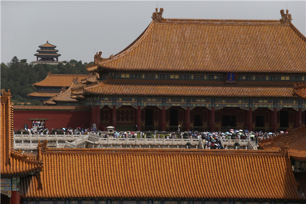 Treasures on show draw long lines at Palace Museum