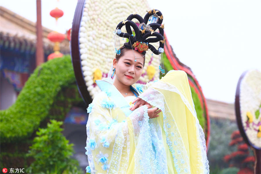 Chrysanthemum Cultural Festival opens in Kaifeng