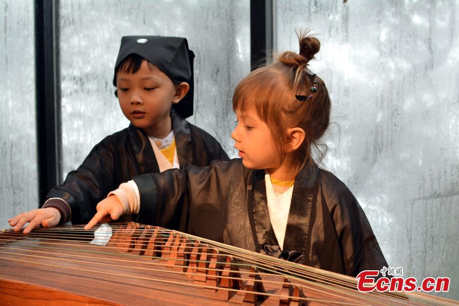 Taoism mountain welcomes young learners