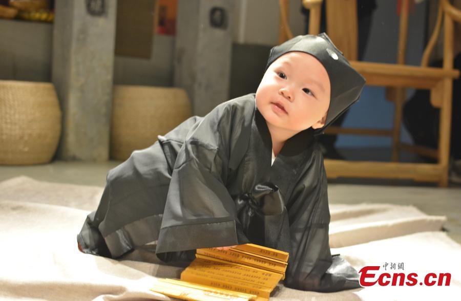 Taoism mountain welcomes young learners