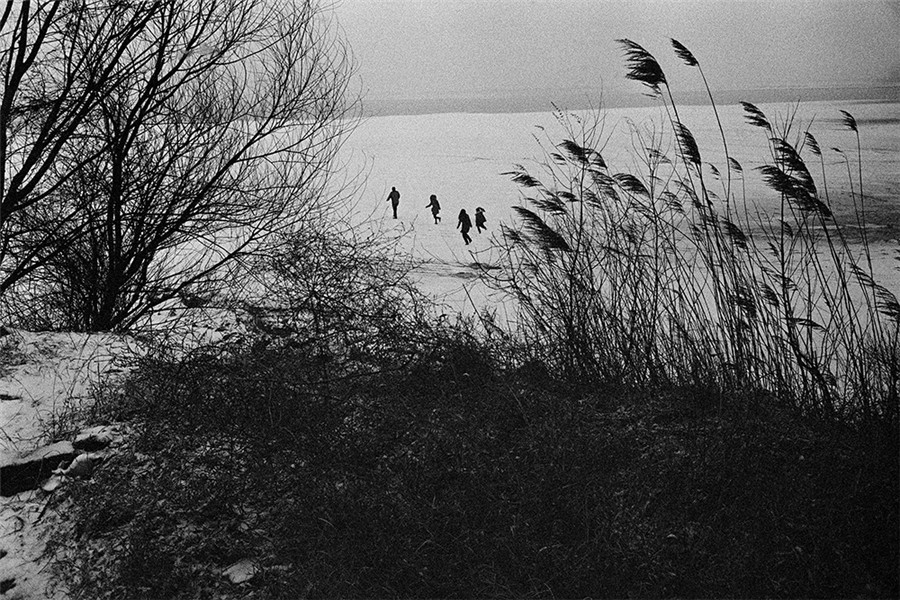 Images present world through young photographers' eyes