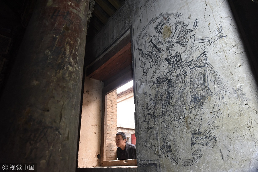 Delicate frescos found in deserted temple in E China