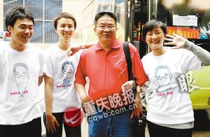重庆62名高三考生穿班主任头像T恤上考场(图)