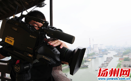 《京杭运河两岸行》摄制组结束在扬州的拍摄