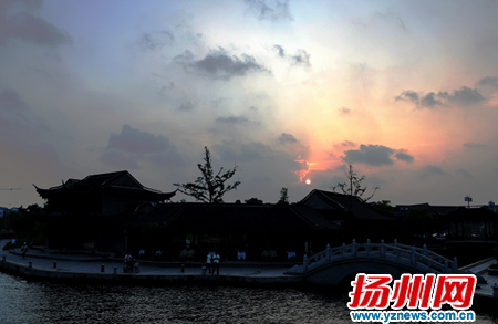 《京杭运河两岸行》摄制组结束在扬州的拍摄
