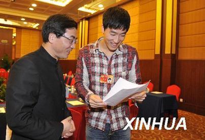 明星委员向全国政协报到