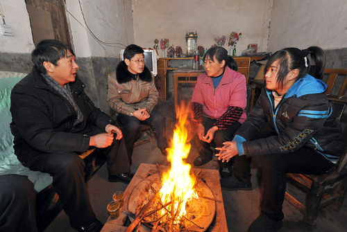 湖北红安：让孩子笑着过年