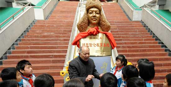 “编外雷锋团”：一座豫南小城的雷锋印