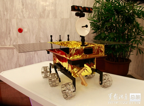 揭秘中国首辆月球车：耐300度温差 自主避让障碍