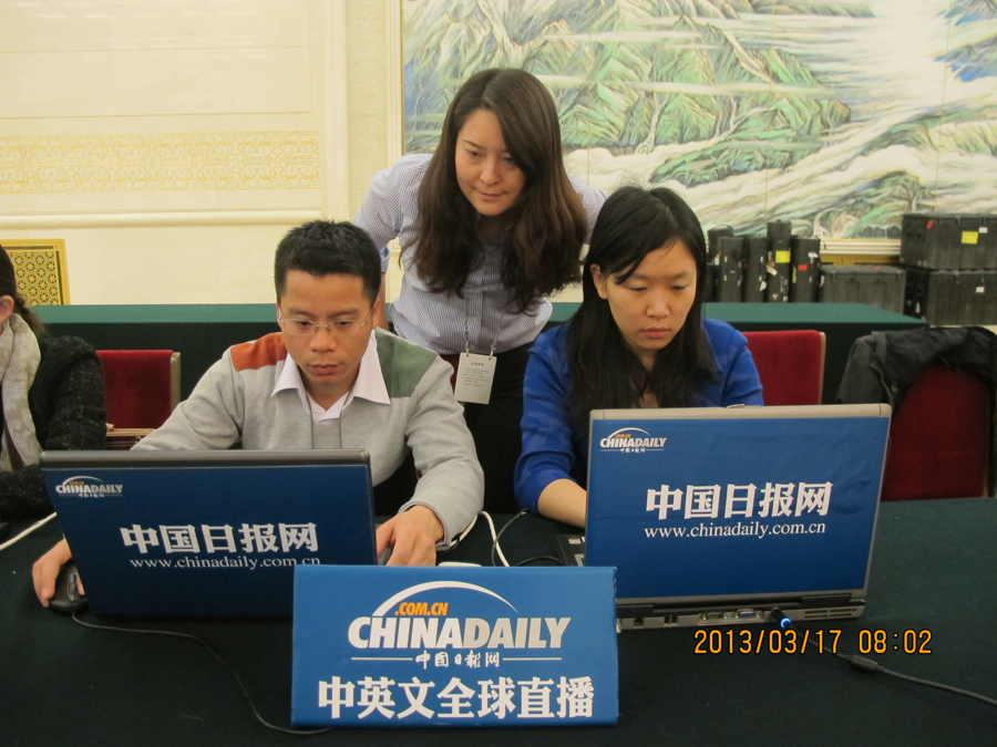 中国日报网记者现场直播总理发布会