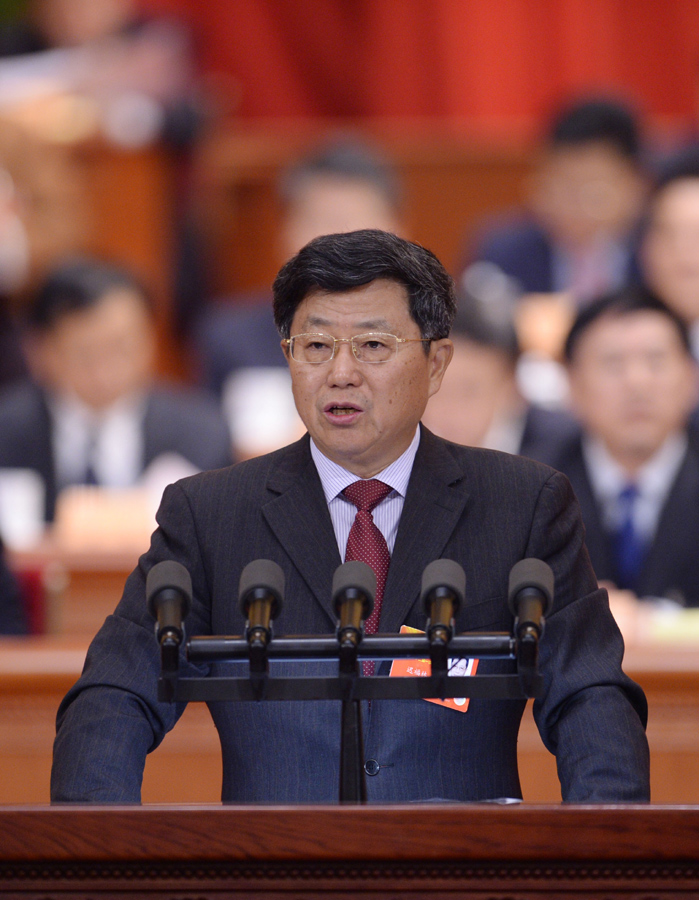 迟福林委员在大会上发言