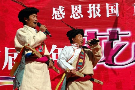 四川羌族群众喜庆地震灾后首个羌历新年