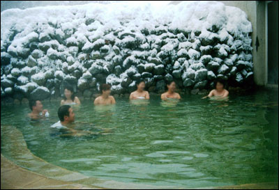 长白山:冰天雪地泡温泉