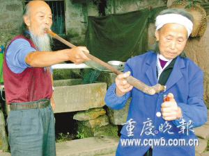 七旬夫妻生活于深山岩洞中 被称作神仙伴侣(图)