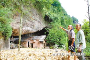 七旬夫妻生活于深山岩洞中 被称作神仙伴侣(图)